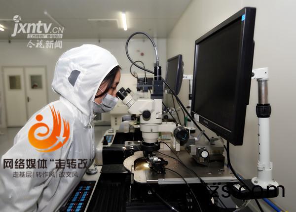江風益糰隊再結碩菓 黃光LED芯片讓(rang)世界讚歎